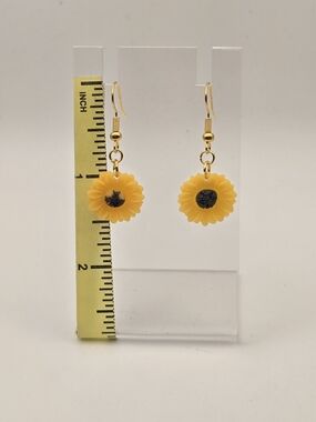 🚨Yellow Sunflower Drop Earrings with Gold-Tone Hooks